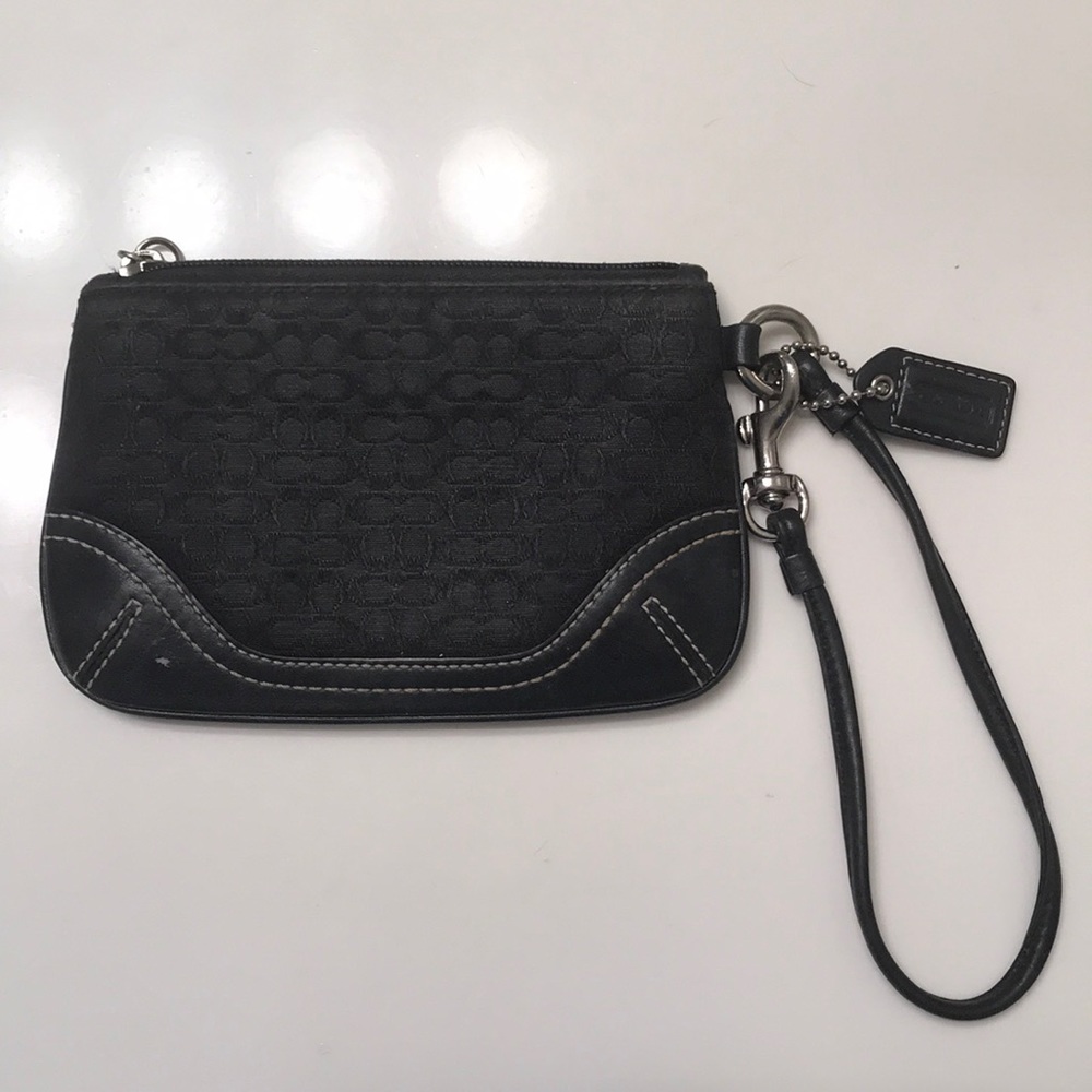 Authentic Coach wristlet in black!